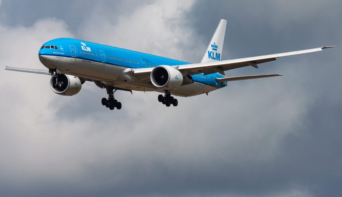 Airlines keep flying through climate turbulence